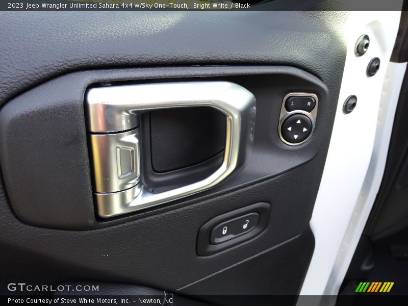 Bright White / Black 2023 Jeep Wrangler Unlimited Sahara 4x4 w/Sky One-Touch