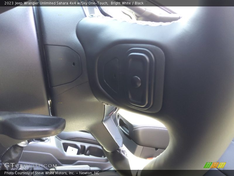 Bright White / Black 2023 Jeep Wrangler Unlimited Sahara 4x4 w/Sky One-Touch