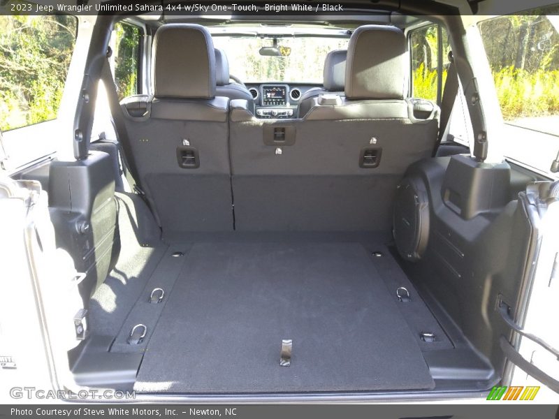 Bright White / Black 2023 Jeep Wrangler Unlimited Sahara 4x4 w/Sky One-Touch