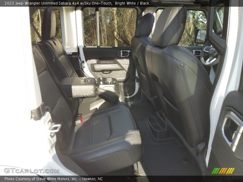 Bright White / Black 2023 Jeep Wrangler Unlimited Sahara 4x4 w/Sky One-Touch