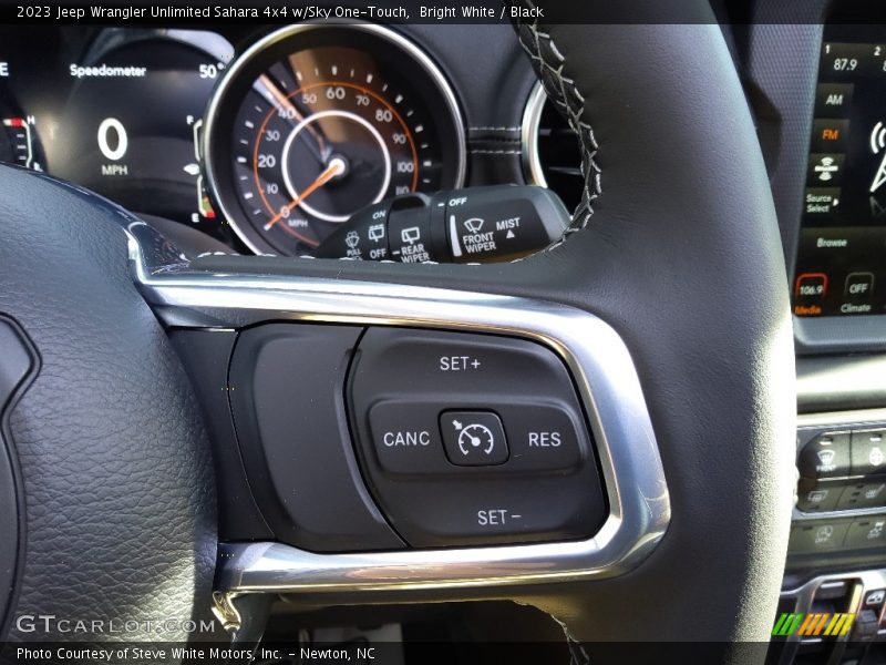 Bright White / Black 2023 Jeep Wrangler Unlimited Sahara 4x4 w/Sky One-Touch