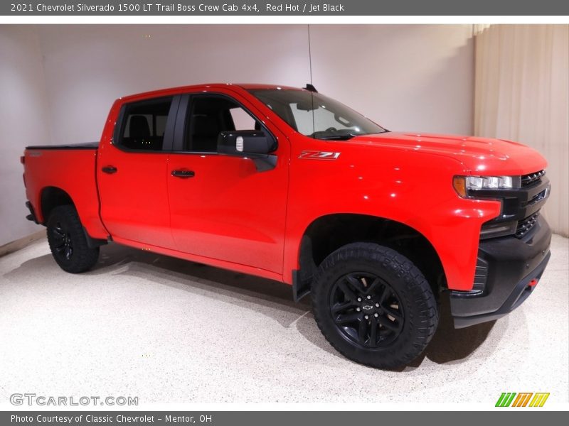 Front 3/4 View of 2021 Silverado 1500 LT Trail Boss Crew Cab 4x4