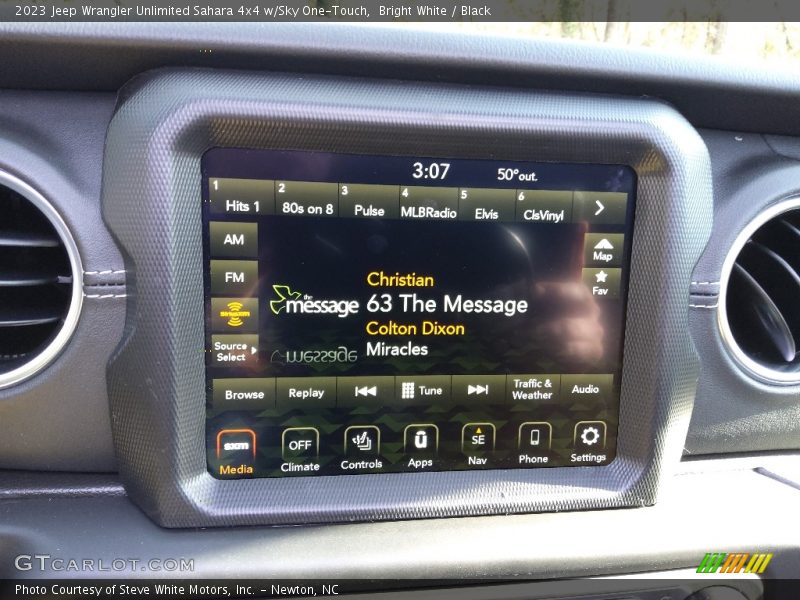 Bright White / Black 2023 Jeep Wrangler Unlimited Sahara 4x4 w/Sky One-Touch