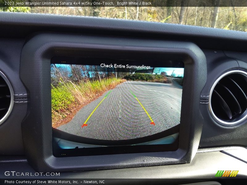 Bright White / Black 2023 Jeep Wrangler Unlimited Sahara 4x4 w/Sky One-Touch