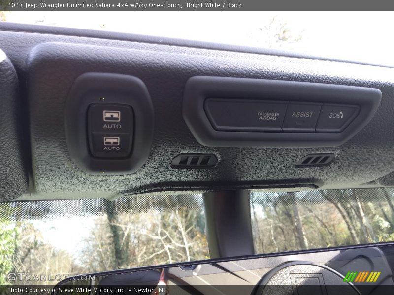 Bright White / Black 2023 Jeep Wrangler Unlimited Sahara 4x4 w/Sky One-Touch