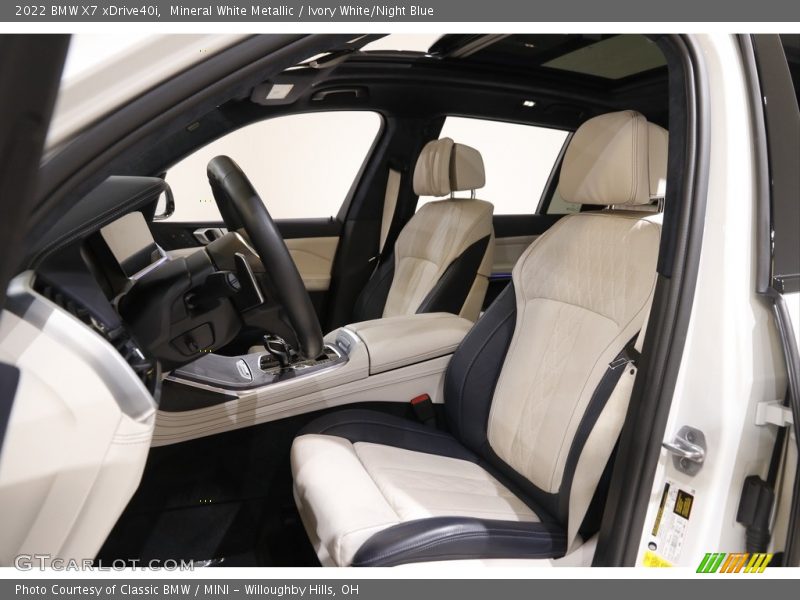 Front Seat of 2022 X7 xDrive40i