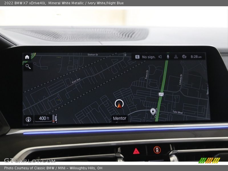 Mineral White Metallic / Ivory White/Night Blue 2022 BMW X7 xDrive40i