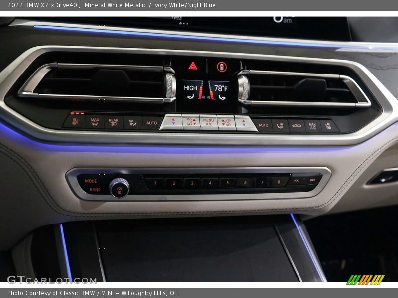 Mineral White Metallic / Ivory White/Night Blue 2022 BMW X7 xDrive40i