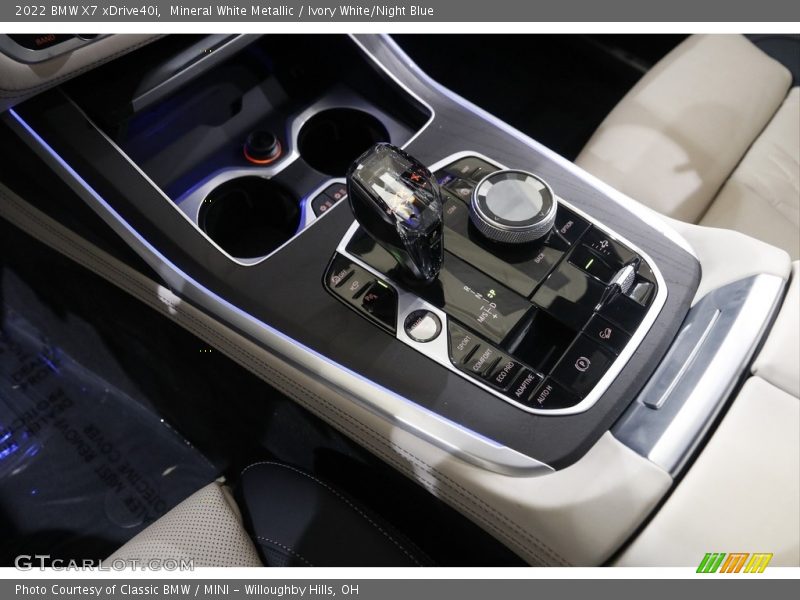 Mineral White Metallic / Ivory White/Night Blue 2022 BMW X7 xDrive40i