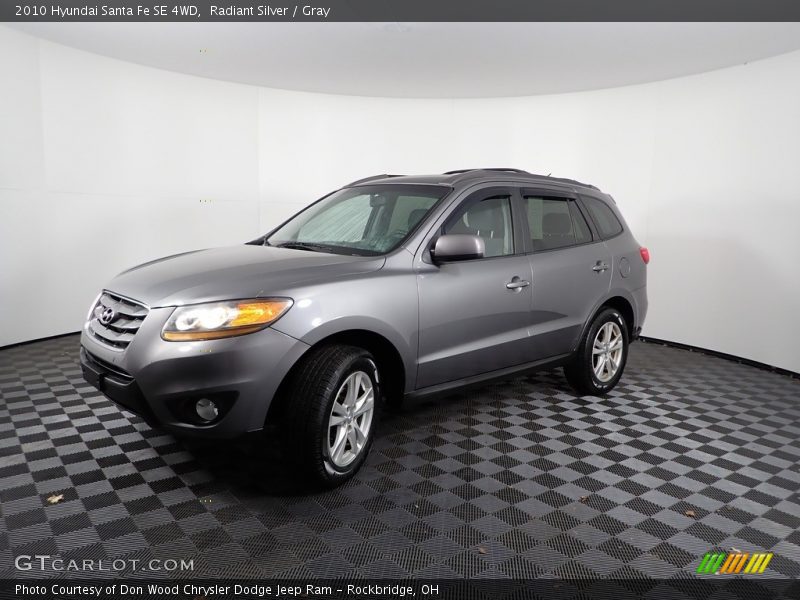 Radiant Silver / Gray 2010 Hyundai Santa Fe SE 4WD