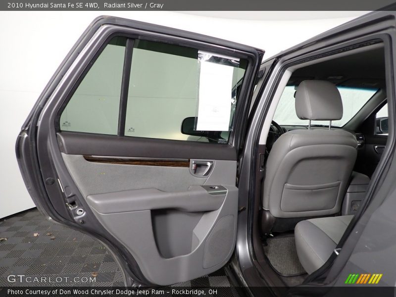 Radiant Silver / Gray 2010 Hyundai Santa Fe SE 4WD