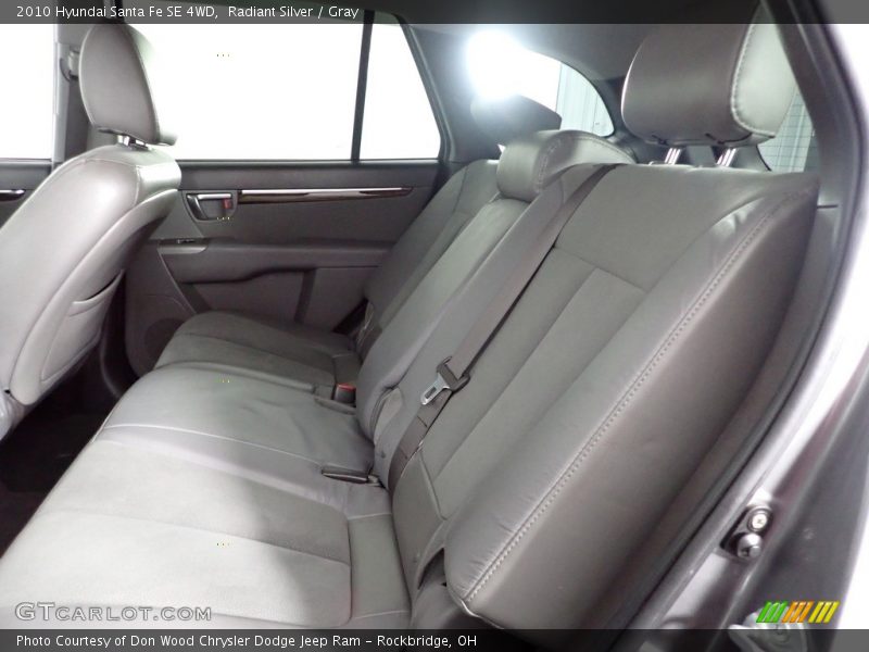 Radiant Silver / Gray 2010 Hyundai Santa Fe SE 4WD