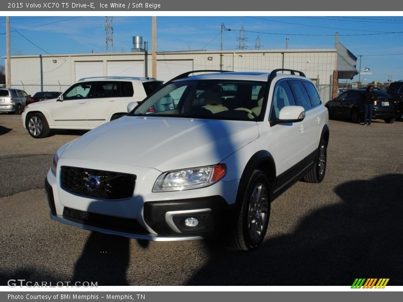 Ice White / Soft Beige 2015 Volvo XC70 T5 Drive-E