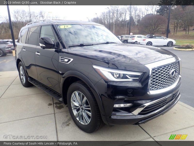 Front 3/4 View of 2019 QX80 Luxe