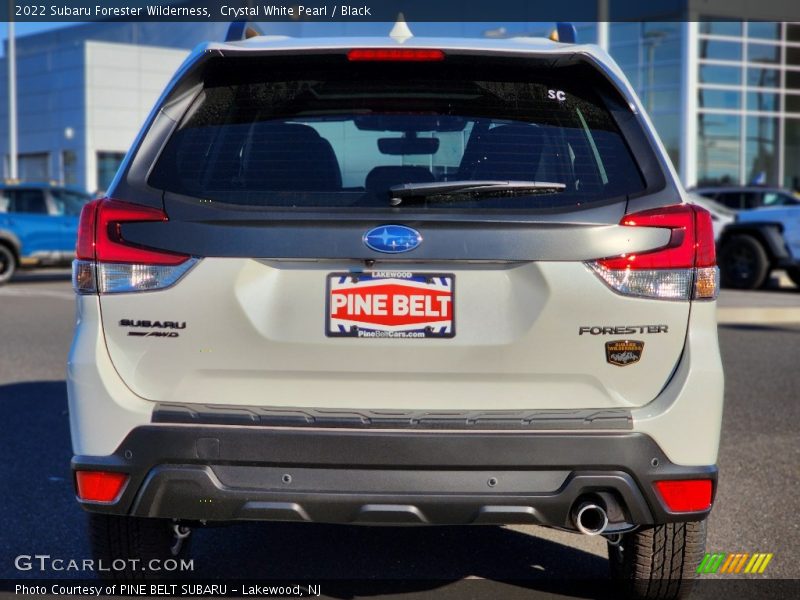 Crystal White Pearl / Black 2022 Subaru Forester Wilderness