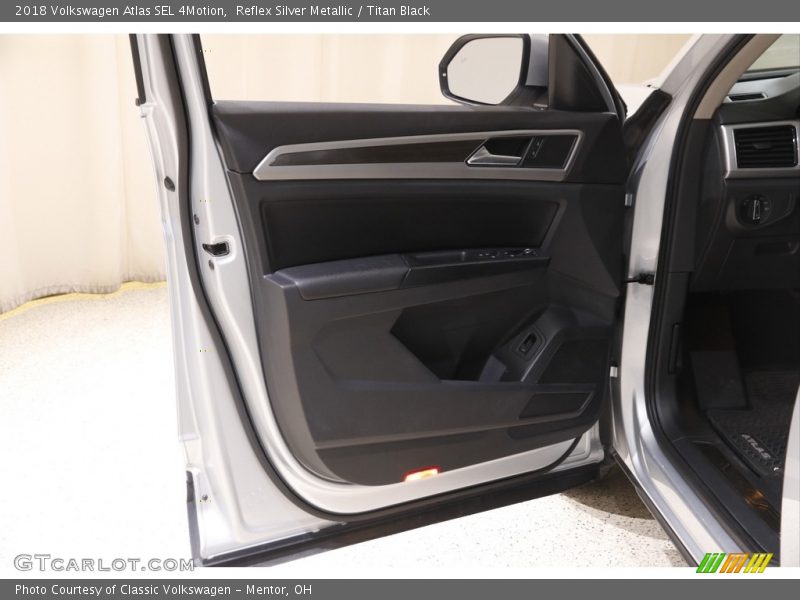 Reflex Silver Metallic / Titan Black 2018 Volkswagen Atlas SEL 4Motion