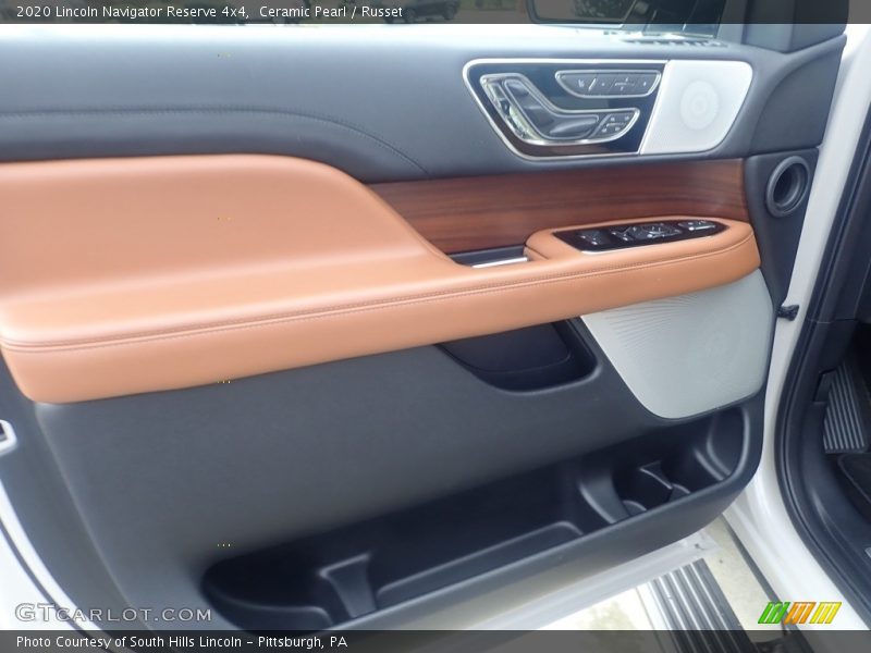 Door Panel of 2020 Navigator Reserve 4x4