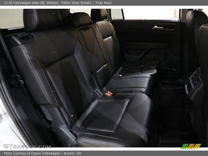 Reflex Silver Metallic / Titan Black 2018 Volkswagen Atlas SEL 4Motion