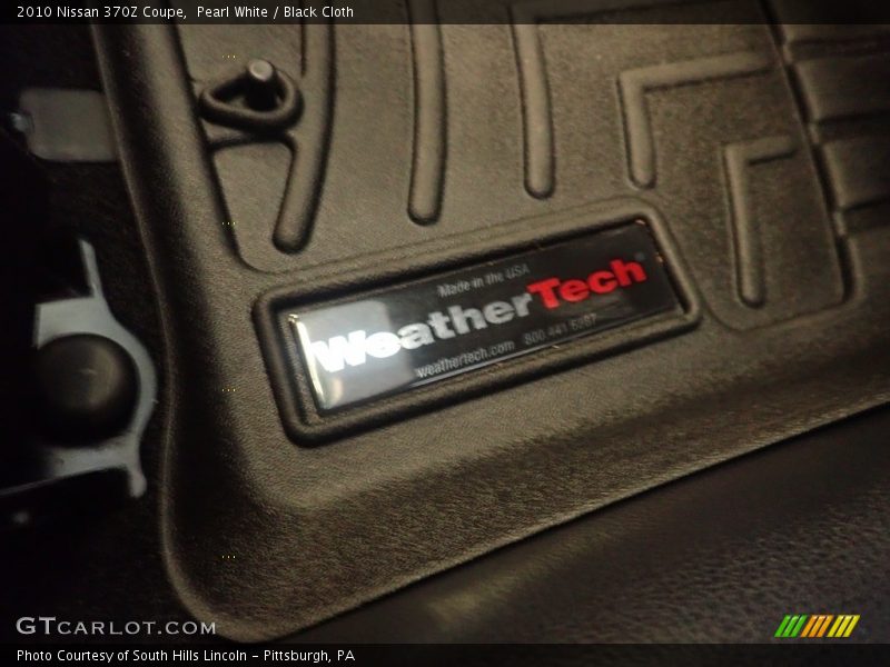 Pearl White / Black Cloth 2010 Nissan 370Z Coupe