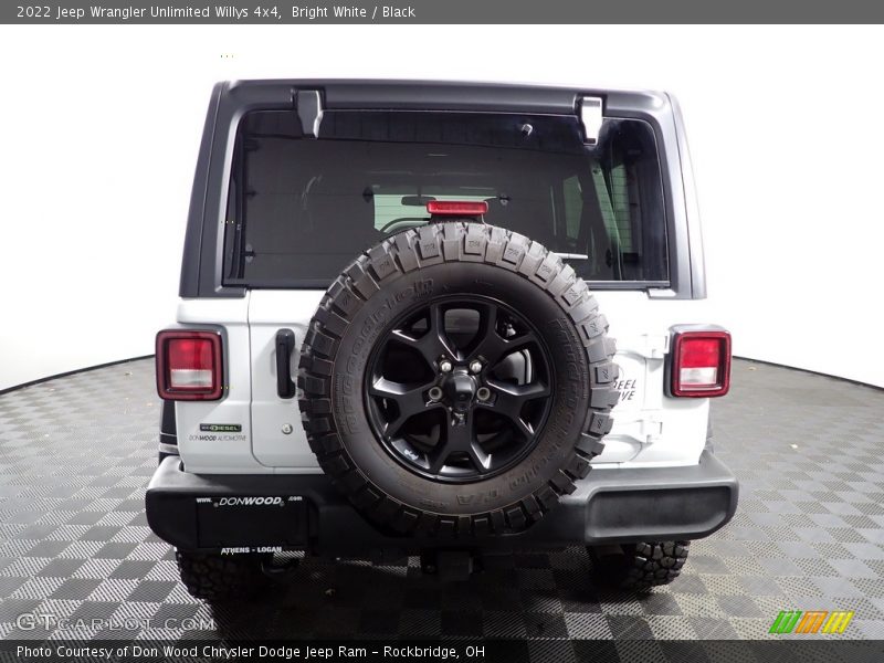 Bright White / Black 2022 Jeep Wrangler Unlimited Willys 4x4