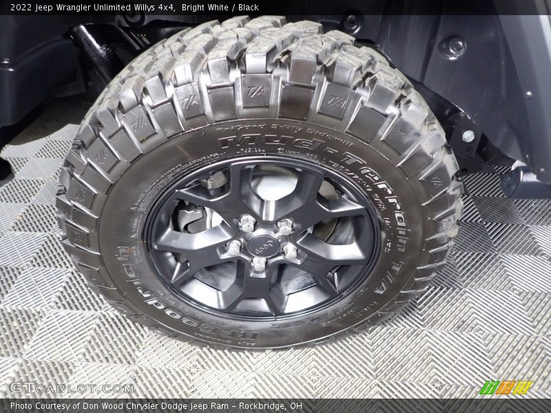 Bright White / Black 2022 Jeep Wrangler Unlimited Willys 4x4
