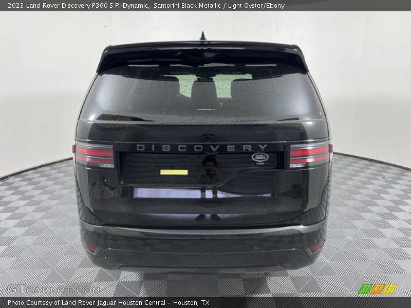 Santorini Black Metallic / Light Oyster/Ebony 2023 Land Rover Discovery P360 S R-Dynamic