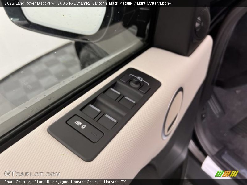 Santorini Black Metallic / Light Oyster/Ebony 2023 Land Rover Discovery P360 S R-Dynamic