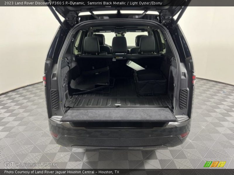  2023 Discovery P360 S R-Dynamic Trunk