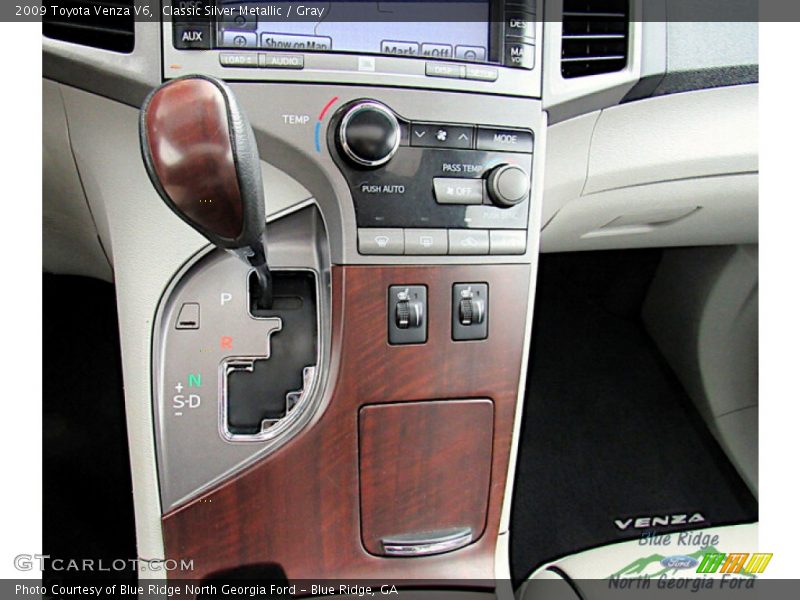Classic Silver Metallic / Gray 2009 Toyota Venza V6