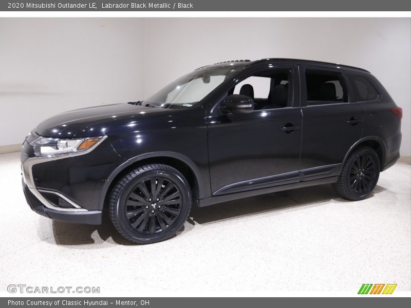 Labrador Black Metallic / Black 2020 Mitsubishi Outlander LE