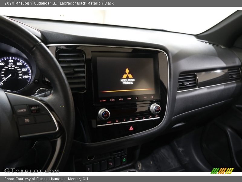 Labrador Black Metallic / Black 2020 Mitsubishi Outlander LE