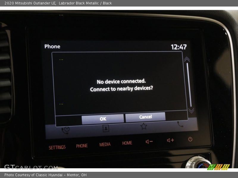 Labrador Black Metallic / Black 2020 Mitsubishi Outlander LE