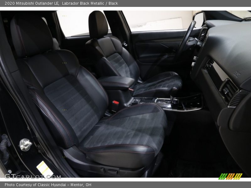 Labrador Black Metallic / Black 2020 Mitsubishi Outlander LE