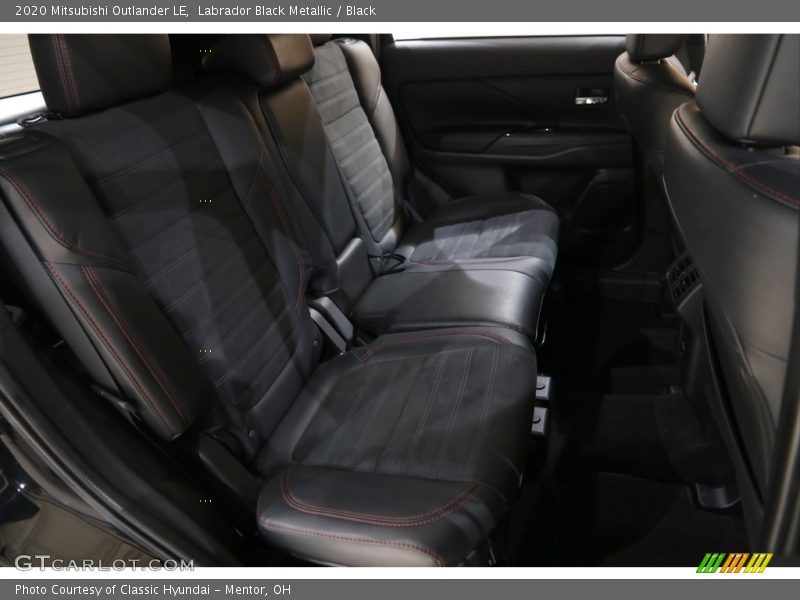 Labrador Black Metallic / Black 2020 Mitsubishi Outlander LE