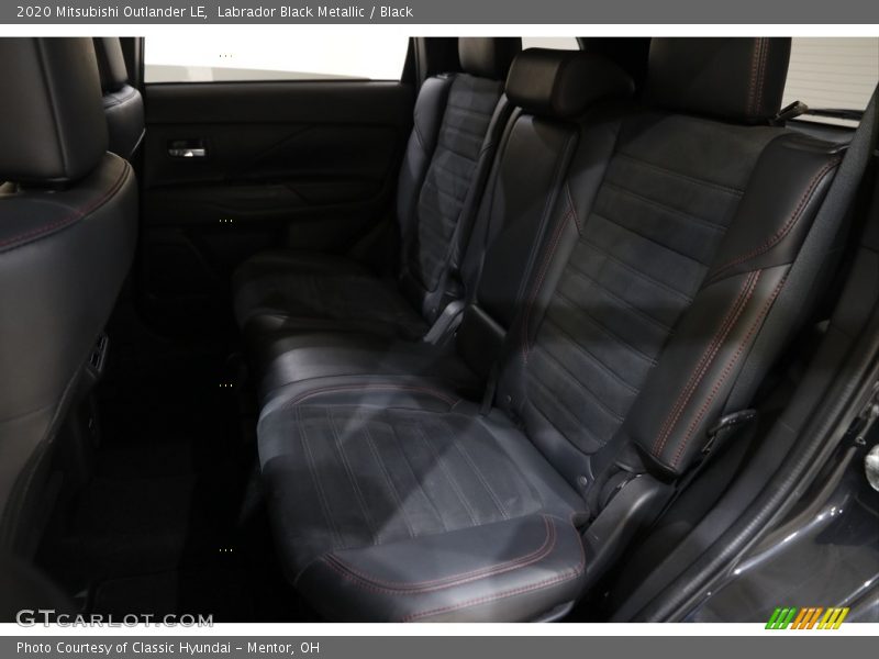 Labrador Black Metallic / Black 2020 Mitsubishi Outlander LE