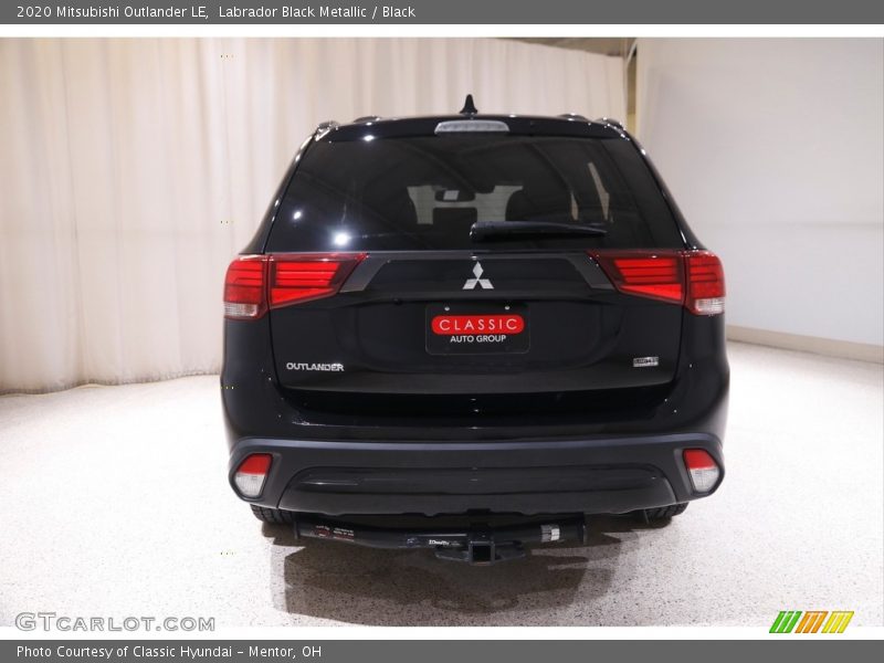 Labrador Black Metallic / Black 2020 Mitsubishi Outlander LE