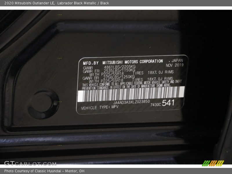 Labrador Black Metallic / Black 2020 Mitsubishi Outlander LE