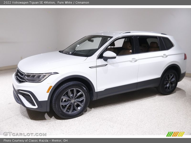 Pure White / Cinnamon 2022 Volkswagen Tiguan SE 4Motion