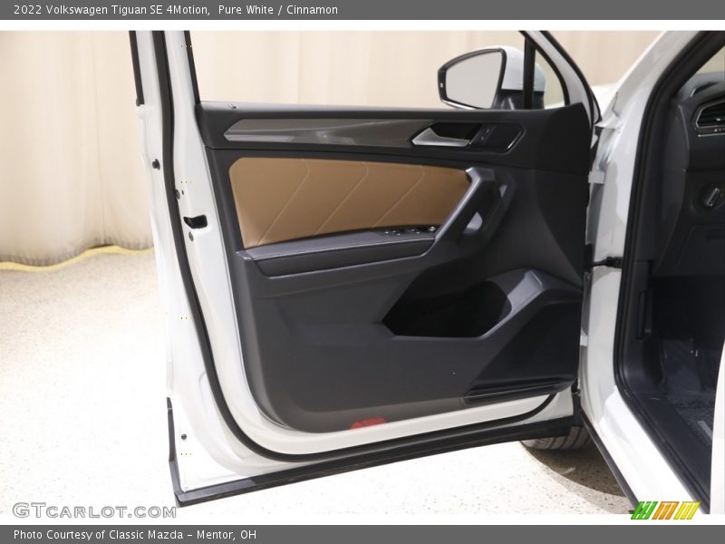 Pure White / Cinnamon 2022 Volkswagen Tiguan SE 4Motion