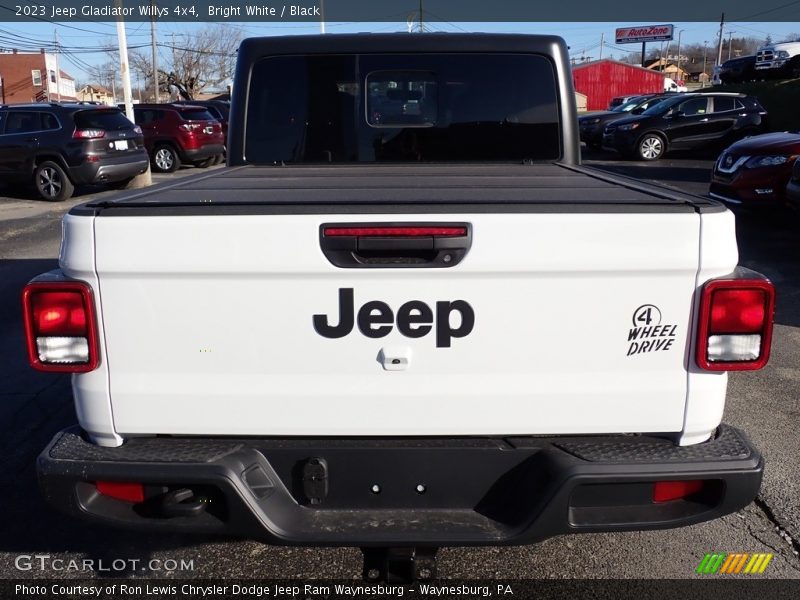 Bright White / Black 2023 Jeep Gladiator Willys 4x4