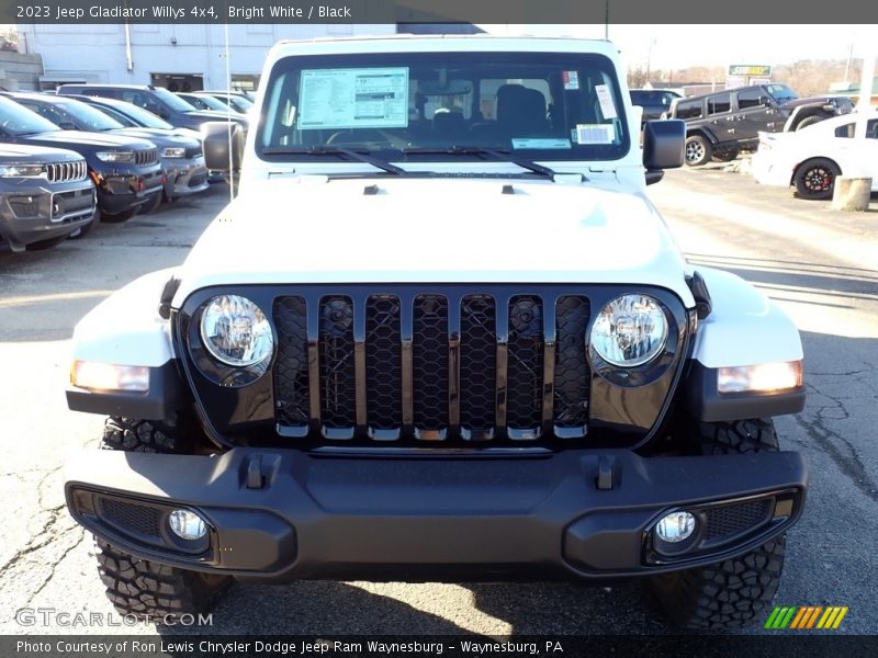 Bright White / Black 2023 Jeep Gladiator Willys 4x4