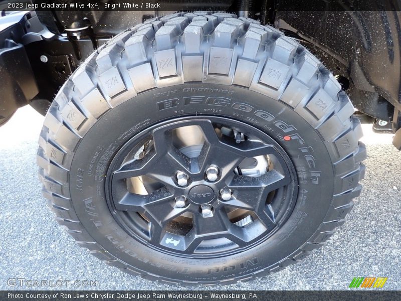 Bright White / Black 2023 Jeep Gladiator Willys 4x4