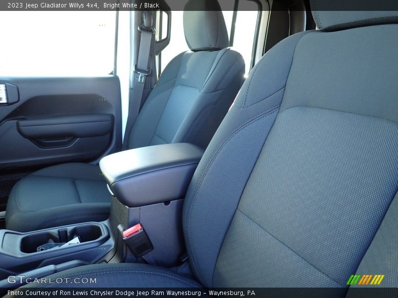 Bright White / Black 2023 Jeep Gladiator Willys 4x4