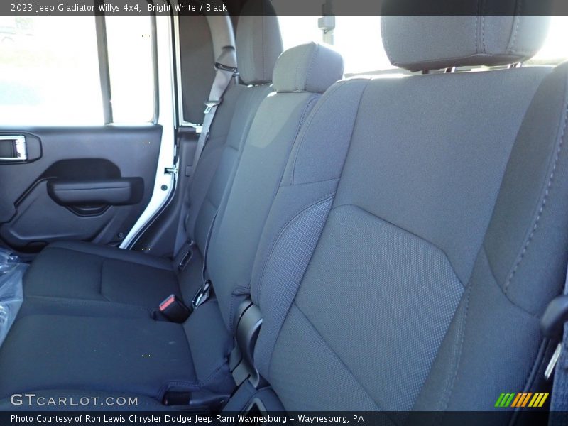 Bright White / Black 2023 Jeep Gladiator Willys 4x4