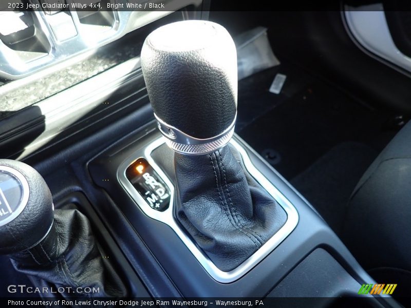 Bright White / Black 2023 Jeep Gladiator Willys 4x4