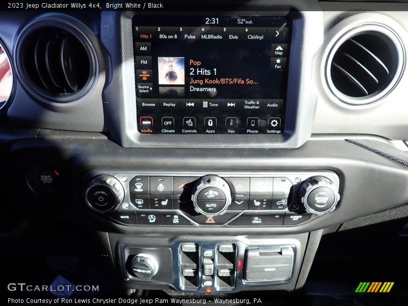 Bright White / Black 2023 Jeep Gladiator Willys 4x4