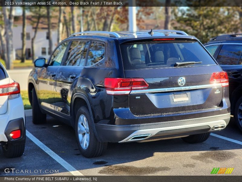 Deep Black Pearl / Titan Black 2019 Volkswagen Atlas SE 4Motion