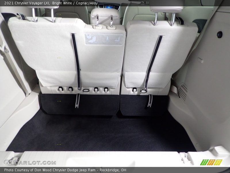 Bright White / Cognac/Alloy 2021 Chrysler Voyager LXI