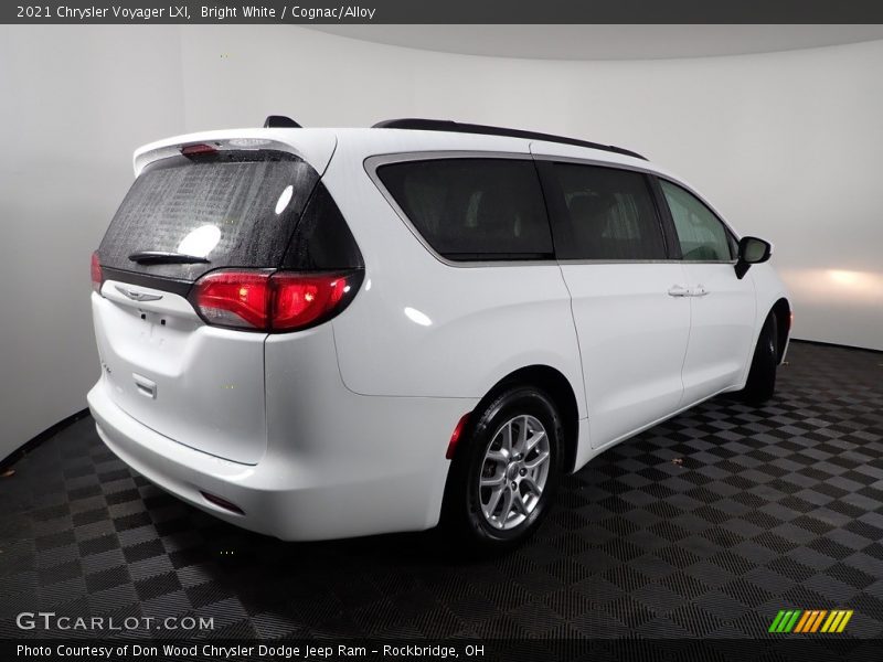 Bright White / Cognac/Alloy 2021 Chrysler Voyager LXI