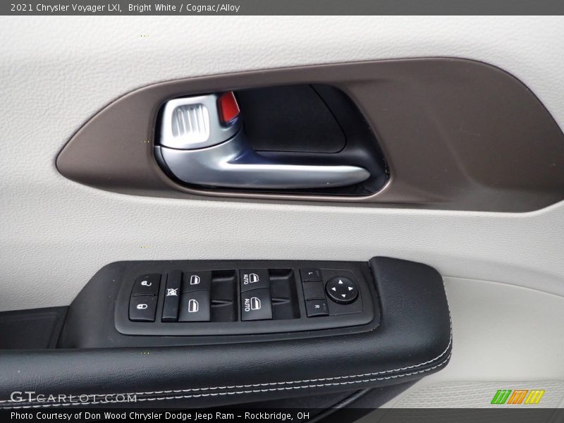 Bright White / Cognac/Alloy 2021 Chrysler Voyager LXI
